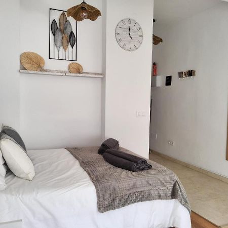 Tranquility Studio Apartment مالقة المظهر الخارجي الصورة