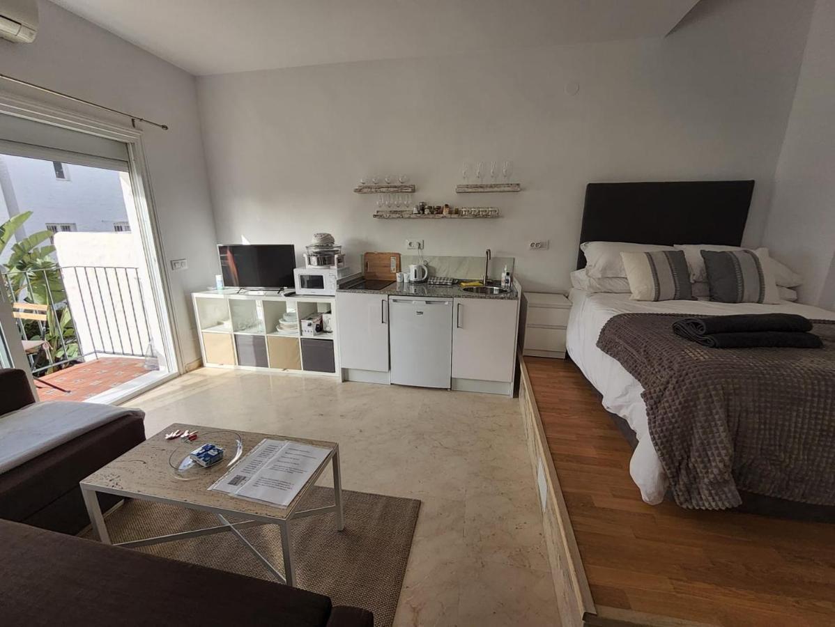 Tranquility Studio Apartment مالقة المظهر الخارجي الصورة