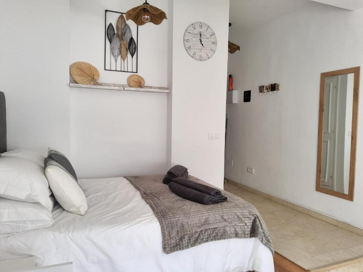 Tranquility Studio Apartment مالقة المظهر الخارجي الصورة