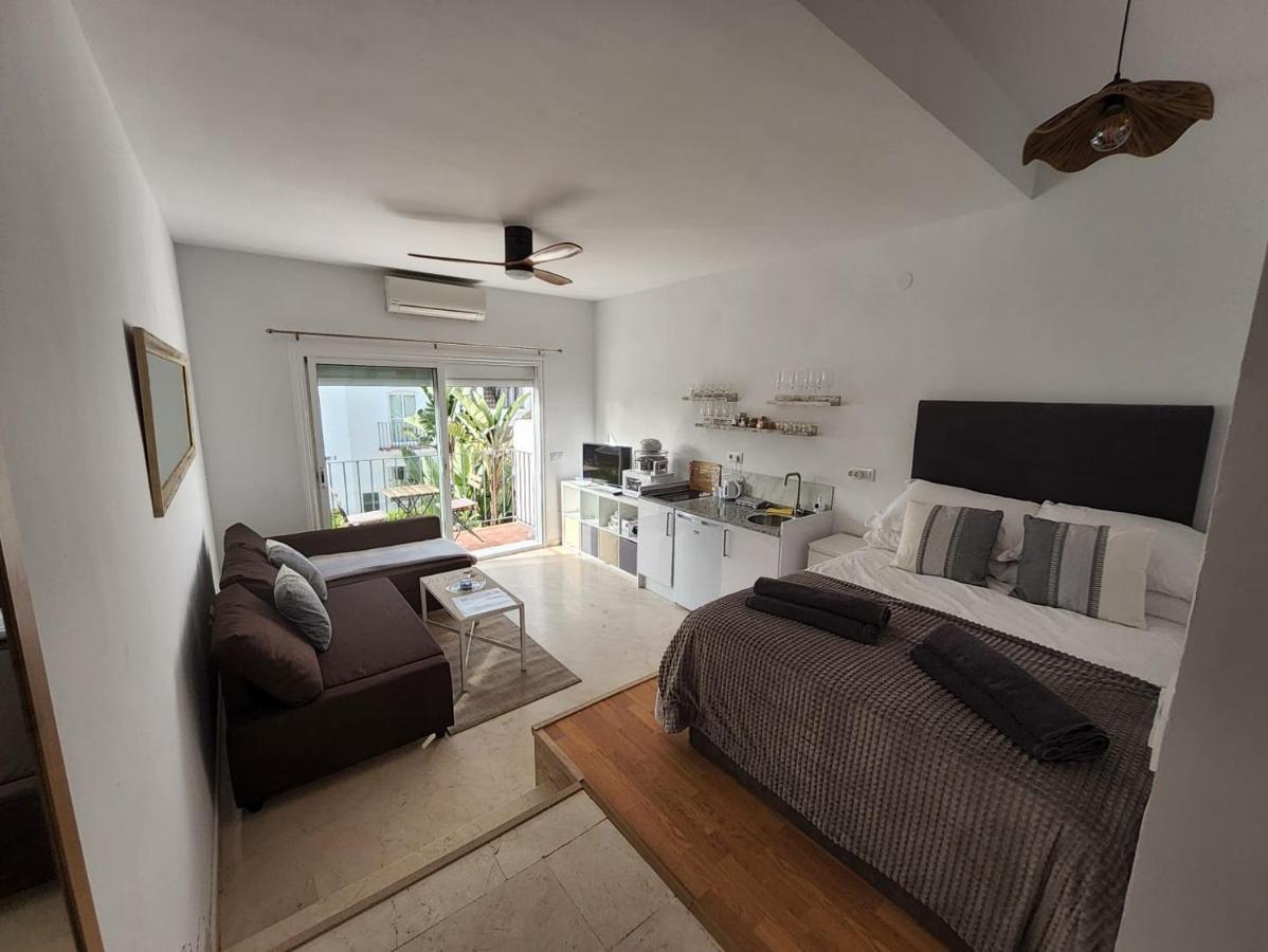 Tranquility Studio Apartment مالقة المظهر الخارجي الصورة