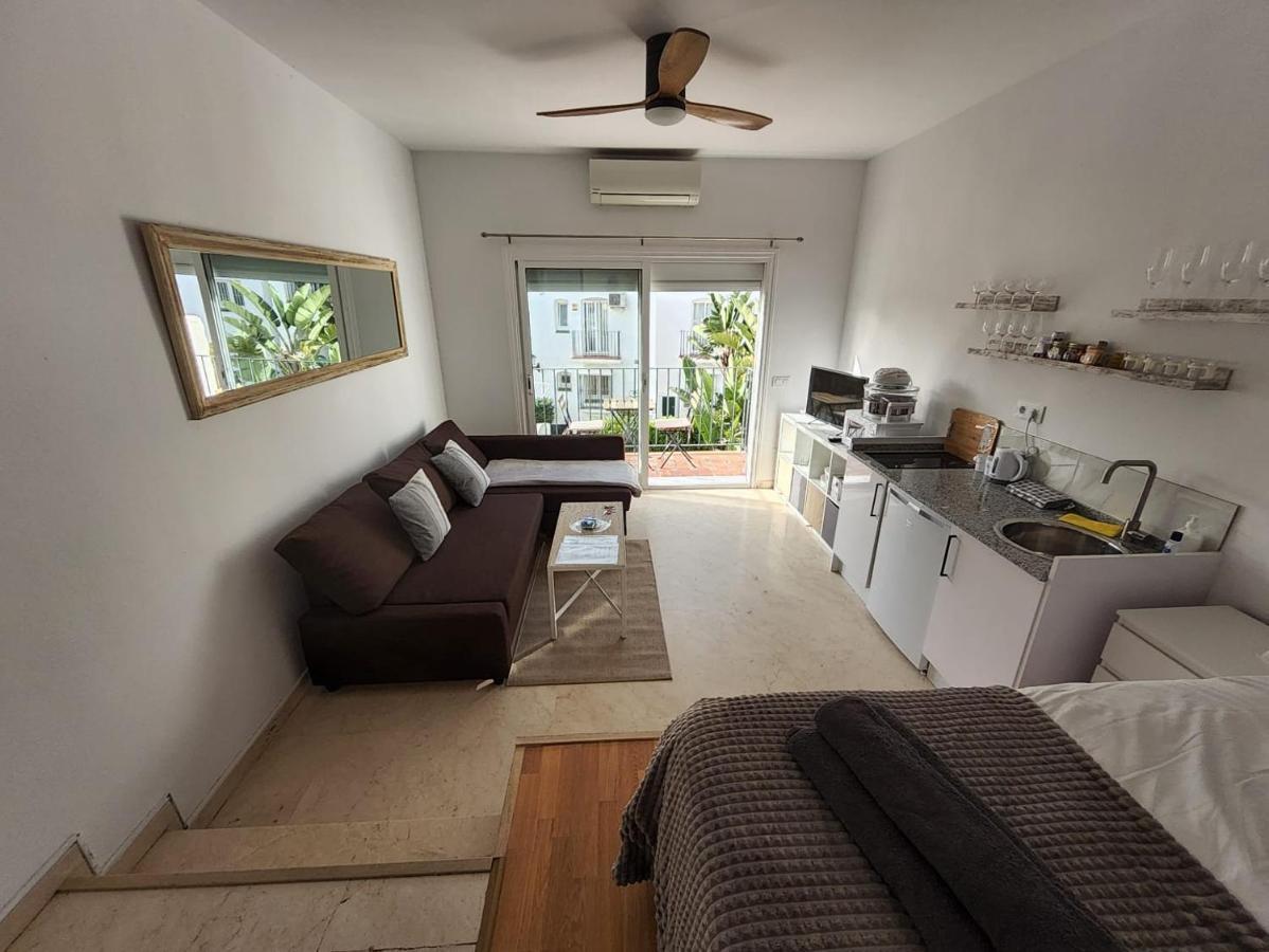 Tranquility Studio Apartment مالقة المظهر الخارجي الصورة