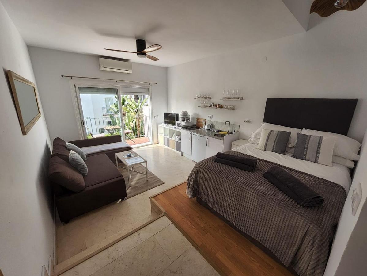 Tranquility Studio Apartment مالقة المظهر الخارجي الصورة