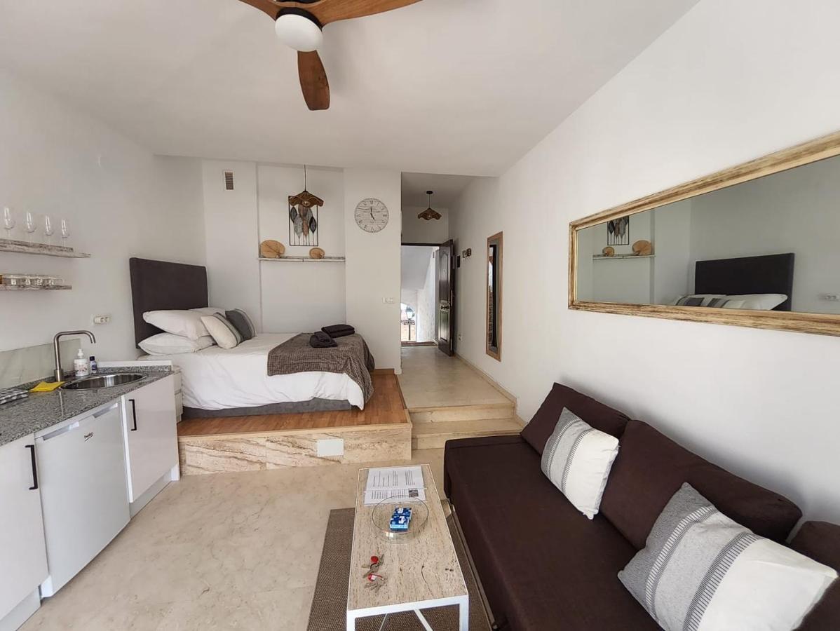 Tranquility Studio Apartment مالقة المظهر الخارجي الصورة